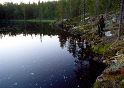 Kalastaja rannassa.